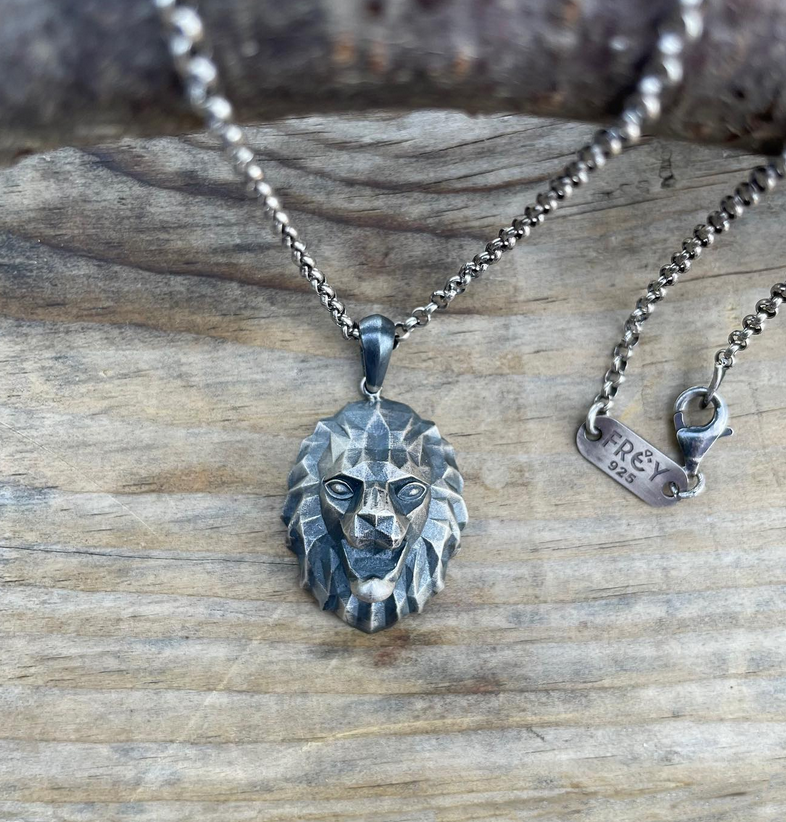 Aslan Başlı Gotik Kolye